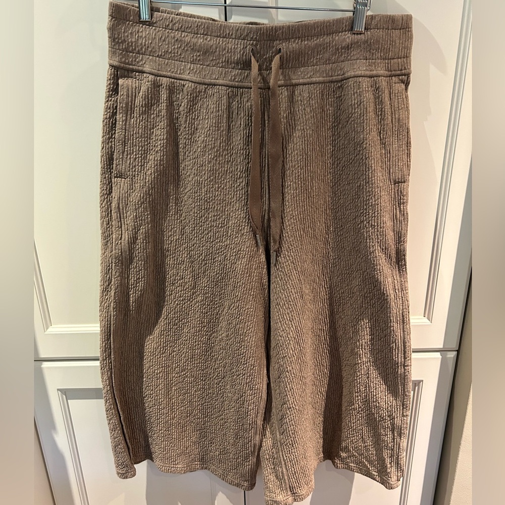 Lululemon Athletica Women’s Tan Retreat Yourself Wide Legs Crop Pants Size 12